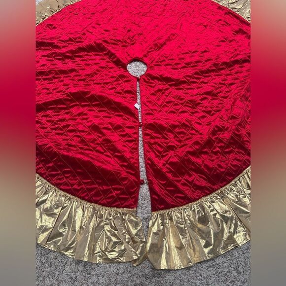 Red and Gold Quilted Velvet Christmas Tree Skirt - Picture 4 of 15